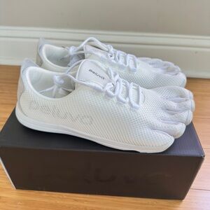 Peluva Strand Sport Mesh Barefoot Five Toe Shoes White Men’s 10.5 NEW